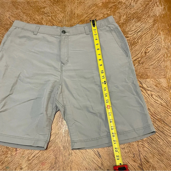 REI Men's light gray 100% Nylon, Side Zipper Pocket Shorts Size 38. - Picture 5 of 6